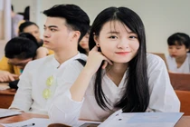 Dàn nữ sinh trường Báo ngày nhập học ai nấy “mười phân vẹn mười“