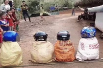 Video: Cuộc đua nhảy bao bố “bá đạo” chưa từng thấy