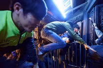 Loạt ảnh xấu xí của mùa lễ hội khiến dân mạng ái ngại