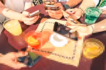 Nhà hàng giảm giá “không dùng điện thoại khi ăn”