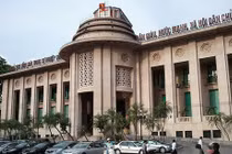 Ngân hàng Nhà nước buộc thôi việc, đòi chi phí đào tạo một nữ cán bộ