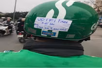 Phát wifi miễn phí khi di chuyển, tài xế xe ôm được khen hết lời