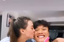 Vợ Dũng "Gôn" bật mí biểu cảm của chồng khi được báo "2 vạch"