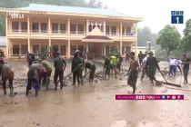 Video: Trường học ngập trong bùn đất dày 1m trước ngày khai giảng