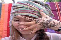 Gặp gỡ nữ cao thủ vẽ xăm henna xinh đẹp