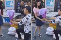 Cầu hôn bạn gái bằng cóc ghẻ, chàng trai nhận cái kết đắng