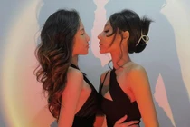 Cặp đồng tính nữ kỉ niệm 1 năm bên nhau cực ngọt ngào