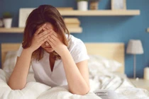 Ham tiền, tôi "dâng" chồng cho cô hàng xóm độc thân đa tình