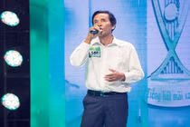 Bất ngờ với người nông dân có giọng hát giống hệt Chế Linh