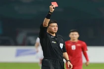 Trong tài “đã đẹp trai lại còn có tâm” với Olympic Việt Nam tạo sóng MXH