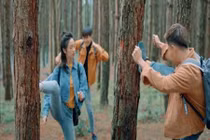 Dân mạng ném đá gay gắt thương hiệu giày ‘bôi bẩn Đà Lạt’