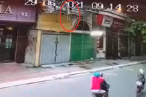 Thanh niên qua đường dũng cảm cứu bé gái rơi từ ban công tầng 2