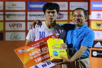 Công Phượng nhận giải cầu thủ xuất sắc dù HAGL thua trận 