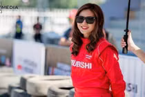 Vẻ đẹp không tì vết của nữ hoàng “đốt lốp” Malaysia có mặt tại VN