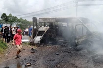 Cháy xe giường nằm ở Đồng Tháp, khách bỏ chạy tán loạn