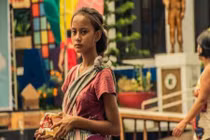 Xinh như thiên thần cuộc sống của cô bé ăn xin bỗng bước sang trang mới 