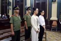 Vụ Hoa hậu Phương Nga: Ông Mỹ tố người phát tán tài liệu