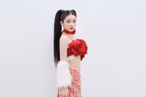 Lại hở bạo, nữ DJ Mie tiện khoe vòng eo triệt để