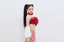 Lại hở bạo, nữ DJ Mie tiện khoe vòng eo triệt để