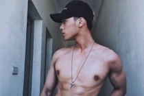 Nam sinh trường Việt - Hàn khoe body “chất lừ” lộ gu người yêu tương lai