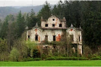 Bí ẩn câu chuyện đằng sau căn nhà hoang đáng sợ nhất nước Ý