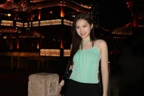 Chân Tế Như - con gái Chân Tử Đan ngày càng xinh đẹp, gợi cảm.