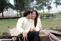 Loạt ảnh hẹn hò tình tứ của Hồ Văn Cường và vợ hot girl