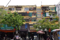 Sống nơm nớp trong khu tập thể xuống cấp ở trung tâm Hải Phòng