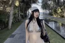 "Chị đẹp" Tâm Tít khiến netizen loá mắt với màn khoe body siêu cháy