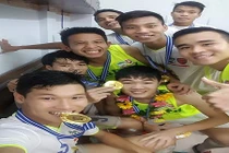 Đoàn binh trẻ U21 HAGL rộn ràng khoe cup vô địch