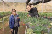 Ít lộ diện, con gái bà Tân Vlog được săn đón nhờ nhan sắc nét căng