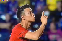 Hành động “lạ” của đội trưởng ĐTQG Việt Nam khiến CĐM “dậy sóng“