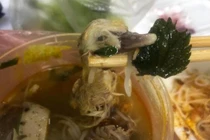 Đặt bún riêu online, cô gái ám ảnh vì thứ xuất hiện trong bát