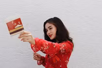 Hotgirl lai Việt - Đức không chỉ xinh đẹp mà còn gây choáng vì điều này