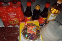 Chủ nhà trọ "tâm lý nhất Vịnh Bắc Bộ“ tặng quà Tết cho sinh viên