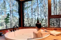 Đăng ảnh nóng nét căng, Đoàn Di Băng được khen hết lời