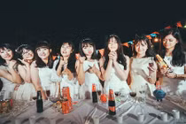 Ảnh kỷ yếu theo phong cách dạ tiệc "sang chảnh" gây sốt