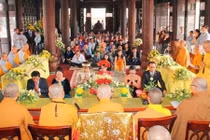Giới trẻ Việt “theo nhau” cưới Hằng Thuận tại chùa