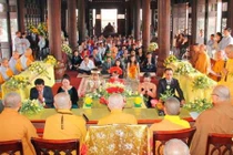 Giới trẻ Việt “theo nhau” cưới Hằng Thuận tại chùa