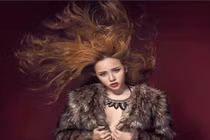 Thổn thức trước nhan sắc xinh đẹp của nhà thiết kế 9X