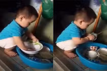 Xuất hiện “thánh rửa bát” 2 tuổi làm dân mạng phát cuồng