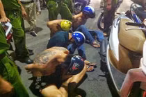 Giải cứu cô gái bị băng giang hồ đòi nợ thuê ở Sài Gòn bắt cóc