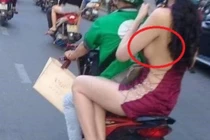 Cô gái diện váy cắt xẻ sâu "táo bạo" khoe vòng một hững hờ giữa phố