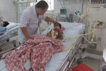 Ba trẻ trong một gia đình ngộ độc chưa rõ nguyên nhân