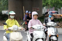 Bất ngờ lạnh giữa mùa hè, thời tiết Hà Nội trở mặt nhanh hơn "người yêu cũ"