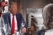 Video: đang phỏng vấn, Tổng thống Trump đứng dậy bỏ ra ngoài 