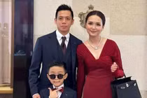 Cùng chồng nhận Quả bóng vàng, bà xã Văn Quyết đẹp mặn mà