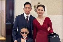 Cùng chồng nhận Quả bóng vàng, bà xã Văn Quyết đẹp mặn mà