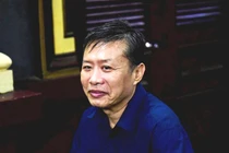 Nguyên trung tá công an tất toán khống 1.900 lượng vàng khai gì?