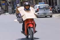 Cách chống nắng có 1-0-2 của người đi đường trong ngày hè